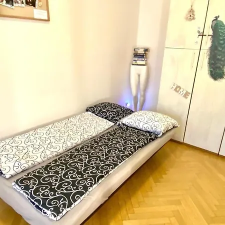 Outsanding In The City Center Apartman