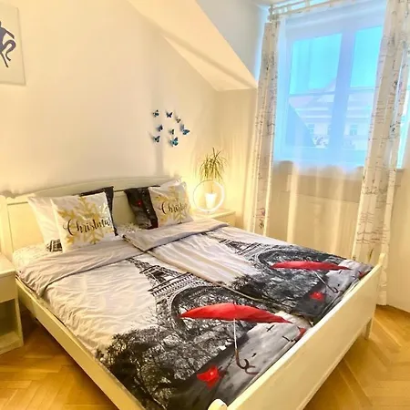 Outsanding In The City Center Apartman